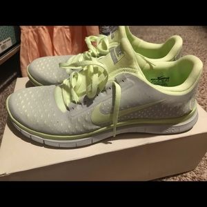 Women’s Nike tennis shoes size 11.5